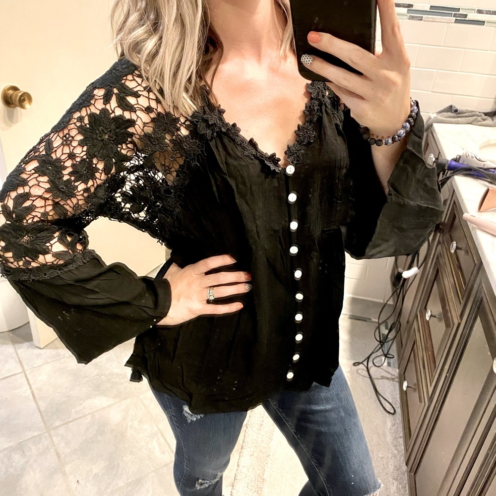 BNWT Black Crochet Lace Long Sleeve Top